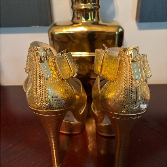 Michael Kors GOLD Platform Sandal - Picture 5 of 16